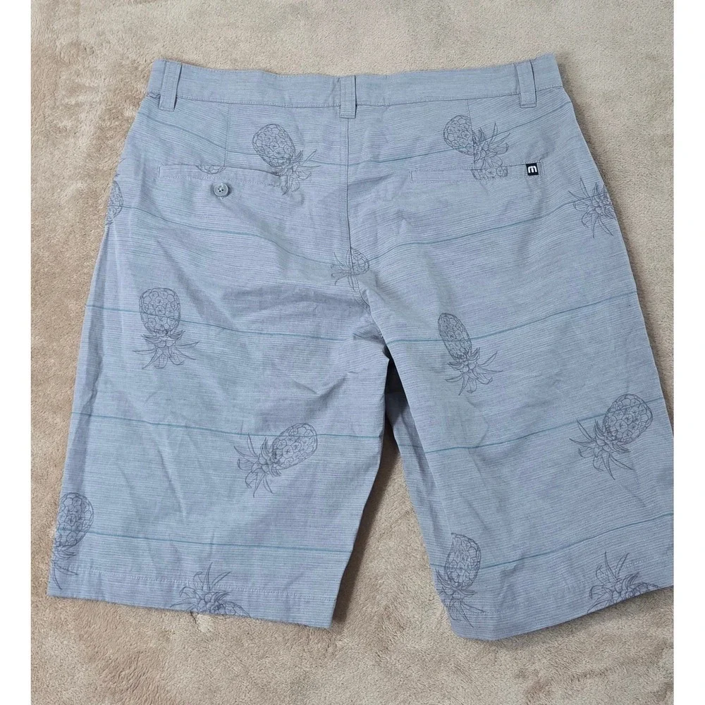 Travis Mathew Shorts Mens 34 Gray Pineapple AOP Print Stretch 12